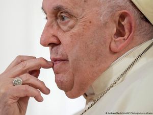 Paus Fransiskus: Homoseksualitas Bukan Kejahatan Paus Fransiskus: Homoseksualitas Bukan Kejahatan