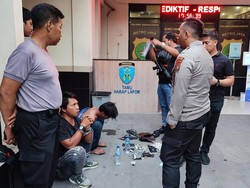 Viral Momen Polisi Bekuk Pak Ogah yang Palak Sopir Truk di Jalanan Jakbar
