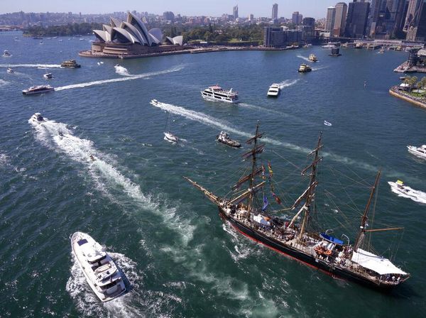 Seru! Parade Kapal di Sydney Harbour Saat Hari Kebangsaan Australia