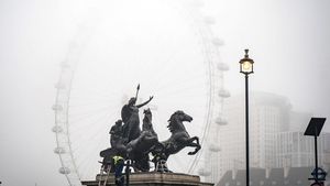 Saat Panorama Kota London Tertutup Kabut Musim Dingin