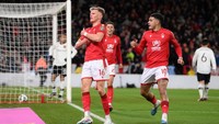 Surridge gembira benar karena pada saat itu timnya tengah ketinggalan 0-1 dari MU. Foto: Getty Images/Shaun Botterill