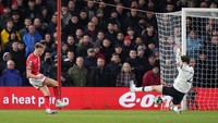 Ini momen ketika Surridge menjebol gawang MU dalam laga leg pertama semifinal Carabao Cup. Foto: PA Images via Getty Images/Tim Goode - PA Images