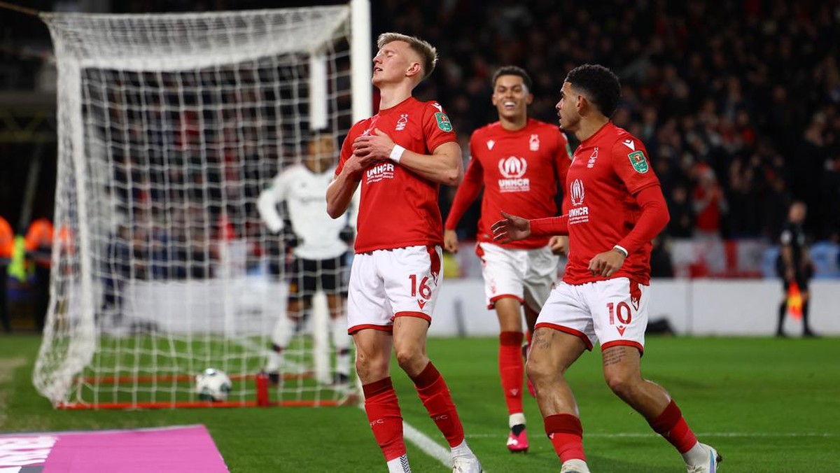 Selebrasi Cristiano Ronaldo dilakukan pemain Nottingham Forest, Sam Surridge. (Foto: REUTERS/MOLLY DARLINGTON)