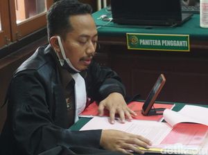 Dua Mahasiswa UINSA Surabaya Curi 3 Proyektor Kampus demi Kuota Internet Dua Mahasiswa UINSA Surabaya Curi 3 Proyektor Kampus demi Kuota Internet