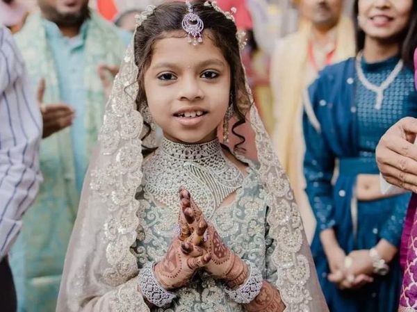 Sosok Devanshi Sanghvi, Biarawati Cilik yang Tolak Warisan Rp 1 T