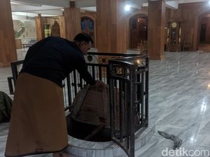 Ada Sumur Keramat di Serambi Masjid Morodemak, Ambil Airnya Tak Boleh Asal Ada Sumur Keramat di Serambi Masjid Morodemak, Ambil Airnya Tak Boleh Asal
