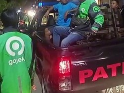 Tukang Ojek Pangkalan Hajar Ojol di Pecatu