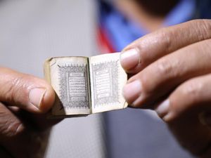 Wujud Al-Quran Terkecil Dunia di Yordania