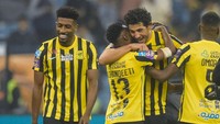 Al Ittihad sukses mencetak tiga gol lewat Romarinho, Abderrazak Hamdallah, dan Muhannad Al-Shanqeeti. Sedangkan gol hiburan Al Nassr dicetak Anderson Talisca. Foto: Getty Images/Khalid Alhaj/MB Media