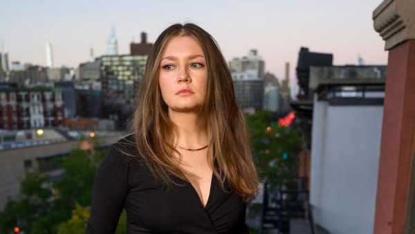 8 Foto Sosialita Palsu Jadi Bintang Reality TV Meski Jadi Tahanan Rumah