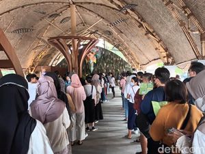 Gaji Direktur TSTJ 4 Kali Lipat Walkot Solo, Gibran: Enak Wae Sing Kerjo Aku Gaji Direktur TSTJ 4 Kali Lipat Walkot Solo, Gibran: Enak Wae Sing Kerjo Aku