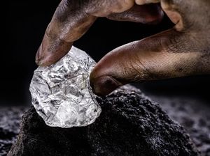 Viral Batu Punya Kekuatan Listrik Ada di Afrika, Benarkah Ada? Viral Batu Punya Kekuatan Listrik Ada di Afrika, Benarkah Ada?