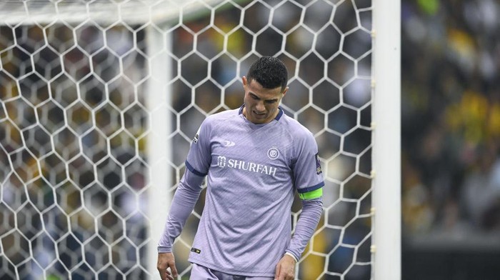 RIYADH, SAUDI ARABIA - JANUARY 26: A dejected Cristiano Ronaldo of Al Nassr FC gets tackled during the Saudi Super Cup match between Al Ittihad and Al Nassr at King Fahd International Stadium on January 26, 2023 in Riyadh, Saudi Arabia. (Photo by Sam Bagnall - AMA/Getty Images)