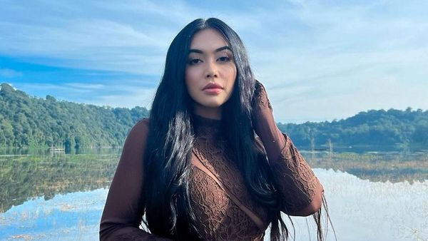 Makin Cantik! Ini Momen Denada Saat Ngemil Donat hingga Martabak