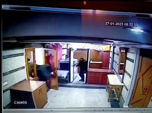 Detik-detik Pria Bersenjata Serang Kedubes Azerbaijan di Iran