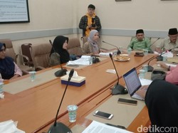 Emak-emak Ngadu ke DPRD Indramayu gegara Tarif PDAM Naik