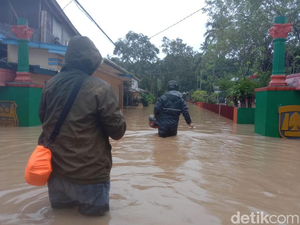 Bencana Banjir Bandang-Longsor di Manado Rendam 400 Rumah-Tewaskan 5 Warga