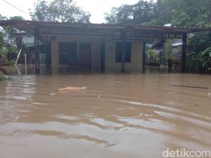 Potret Dasyatnya Banjir Bandang dan Longsor Terjang Kota Manado Potret Dasyatnya Banjir Bandang dan Longsor Terjang Kota Manado