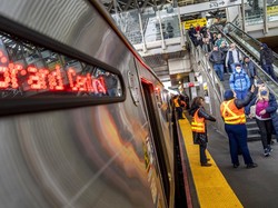 Duit Hampir Setengah Miliar Rupiah Tertinggal di Kereta, Beruntung Tak Hilang