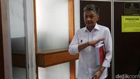 Ekspresi Hendra Kurniawan Usai Dituntut 3 Tahun Penjara