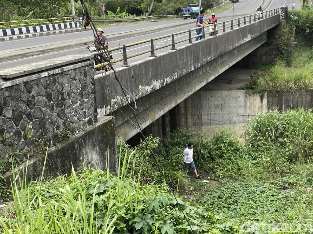 Misteri Kematian Wanita Sukabumi dan Sepotong Baju di Bawah Jembatan Misteri Kematian Wanita Sukabumi dan Sepotong Baju di Bawah Jembatan