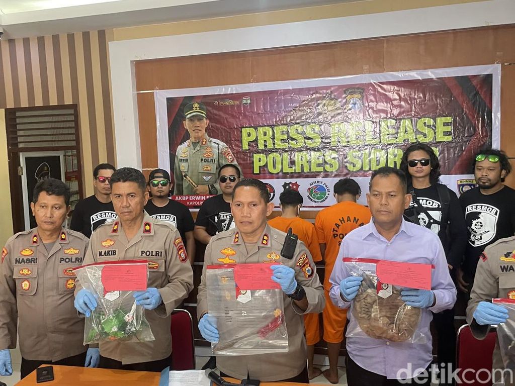 Perkara Saling Senggol Berujung Pria Serang THM Sidrap, 1 Tewas-5 Luka Perkara Saling Senggol Berujung Pria Serang THM Sidrap, 1 Tewas-5 Luka