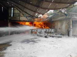 Terjadi Ledakan saat Agen Gas di Jaktim Kebakaran, Warga Teriak Kaget