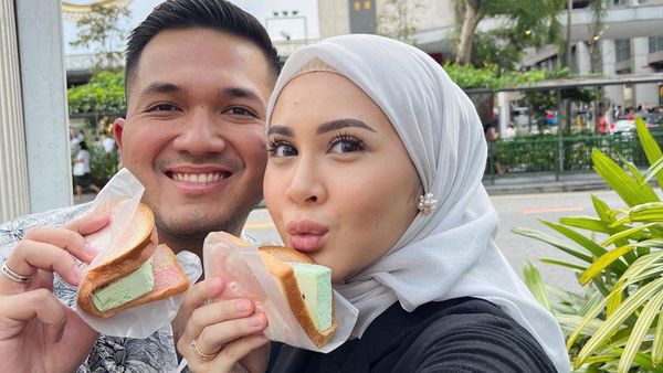 Romantis! Ini Potret Kesha Ratuliu dan Sang Suami Saat Kulineran