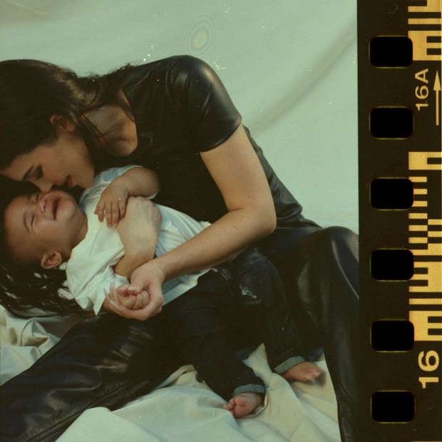 Kylie Jenner dan putra kedua/ Foto: Instagram KylieJenner