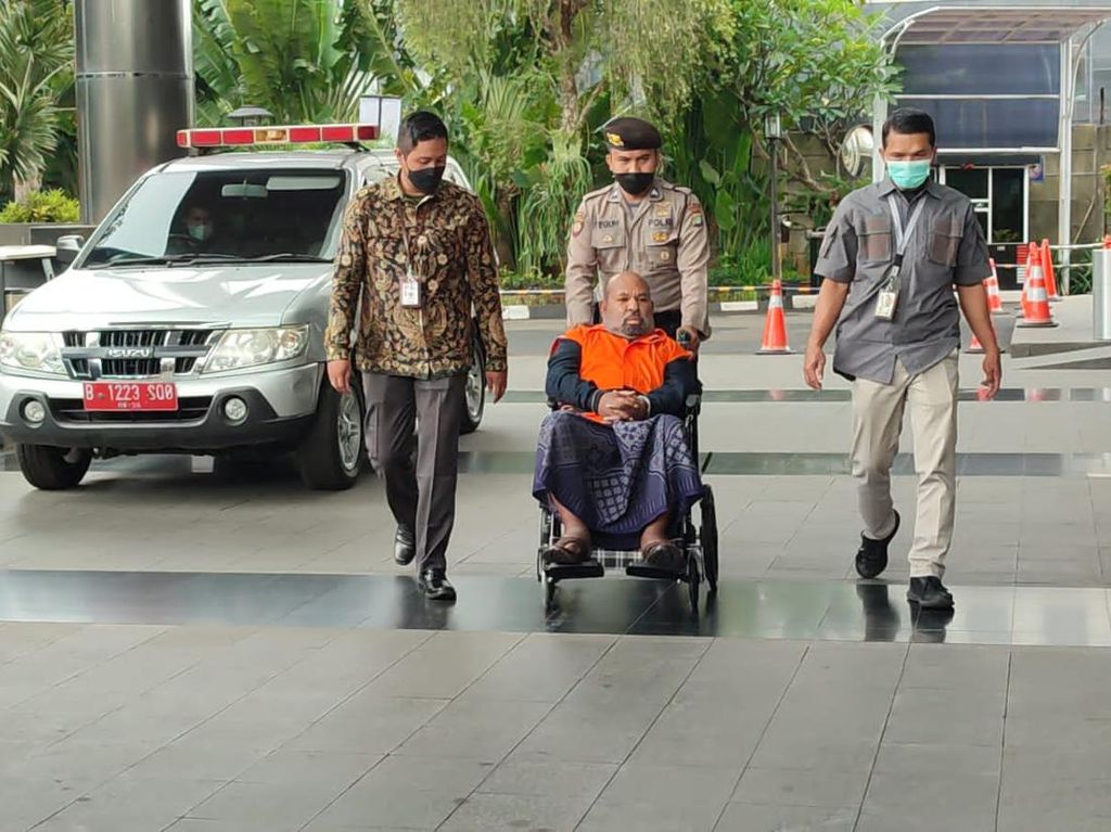 Pengacara Ngotot Mau Bawa Lukas Enembe Berobat ke Singapura Pengacara Ngotot Mau Bawa Lukas Enembe Berobat ke Singapura