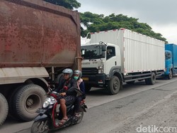 Ruas Pantura Pati-Rembang Macet Parah, Kendaraan Mengular