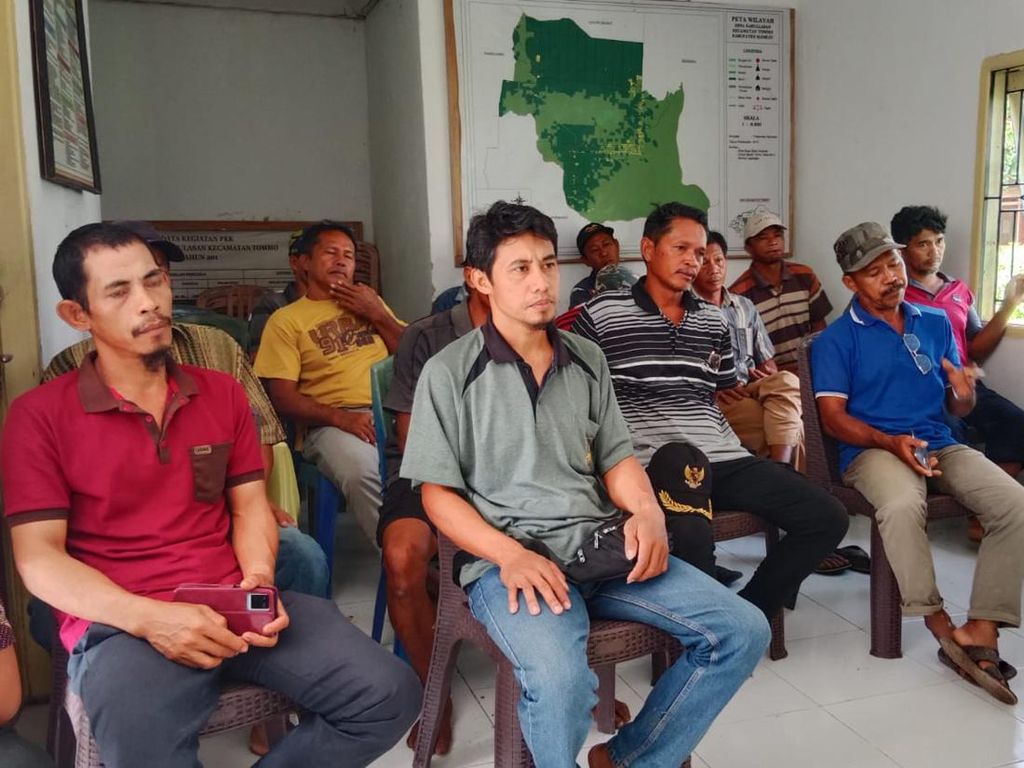 Kelakuan Kades Mamuju 6 Bulan Tahan BLT Warga hingga Gaji Kadus Rp 214 Juta Kelakuan Kades Mamuju 6 Bulan Tahan BLT Warga hingga Gaji Kadus Rp 214 Juta
