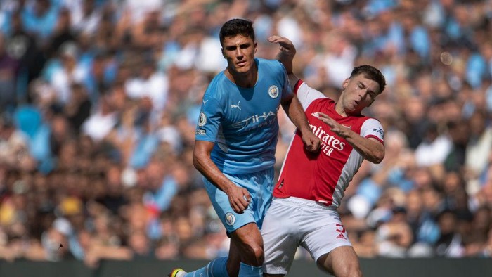 MANCHESTER, ENGLAND - AUGUST 28: Kieran Tierney of Arsenal and Rodri of Manchester City in action during the Premier League match between Manchester City  and  Arsenal at Etihad Stadium on August 28, 2021 in Manchester, England. (Photo by Visionhaus/Getty Images)