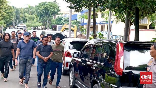Mantan Wali Kota Blitar 2010-2018 Samanhudi Anwar diduga telah merencanakan perampokan Rumah Dinas Wali Kota Blitar Santoso, sejak dia mendekam di Lapas Sragen, Jawa Tengah, bersama tersangka NT (53).