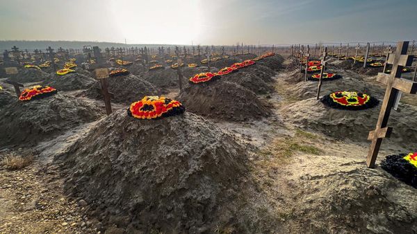 Potret Pemakaman Tentara Bayaran Rusia yang Tewas di Perang Ukraina