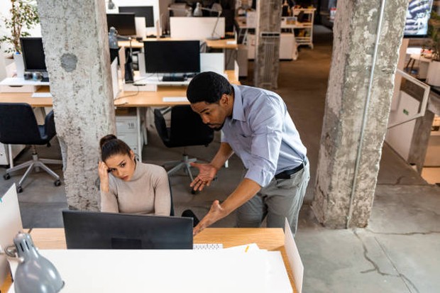 Merasa Diragukan - Manipulasi Emosional