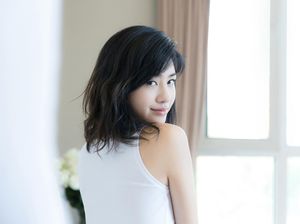 15 Model Potongan Rambut Oval Layer dari Belakang