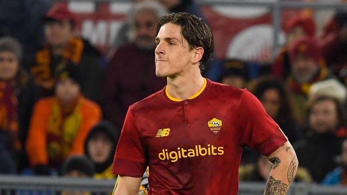 ROME, ITALY - JANUARY 12: Nicolò Zaniolo of AS Roma leaves the field regretted after substitution  during the Coppa Italia match between AS Roma and Genoa CFC at Stadio Olimpico on January 12, 2023 in Rome, Italy. (Photo by Silvia Lore/Getty Images)