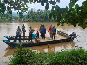 Geger Mayat Bayi Laki-laki di Sungai Citanduy Ciamis Geger Mayat Bayi Laki-laki di Sungai Citanduy Ciamis