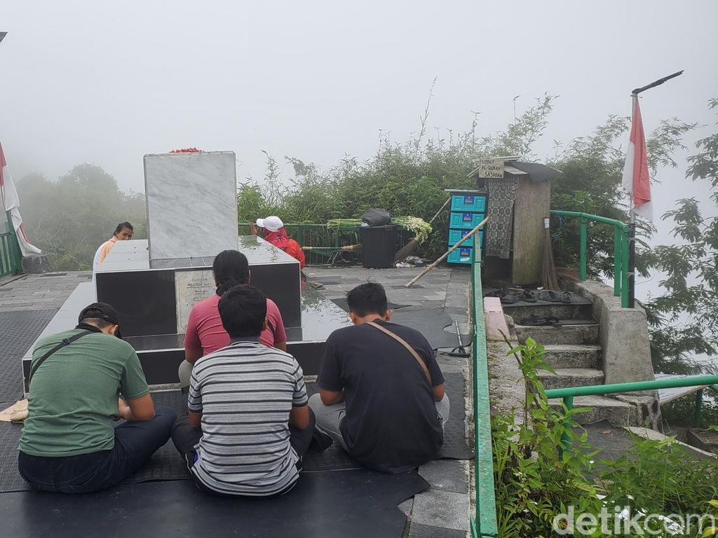 Menyusuri Petilasan Syekh Jumadil Kubro di Puncak Bukit Turgo