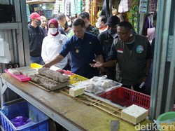 Pj Wali Kota Batu Sidak Pasar Relokasi Pantau Inflasi Harga Bahan Pokok