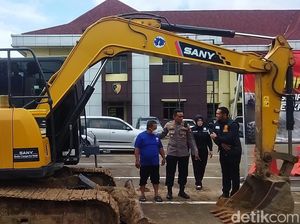 Polisi Tangkap 1 Pengelola Tambang Pasir Ilegal di Cigeulis Pandeglang Polisi Tangkap 1 Pengelola Tambang Pasir Ilegal di Cigeulis Pandeglang