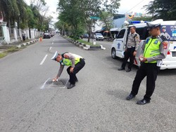 Polisi Tandai Jalan Berlubang di Banda Aceh, Pengendara Hati-hati!