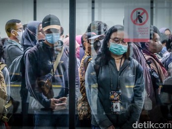 Hukum Rimba di Stasiun Manggarai Hukum Rimba di Stasiun Manggarai
