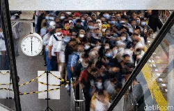Stasiun Manggarai Digadang-gadang Jadi Stasiun Sentral, tapi Sering Kewalahan