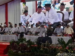 3 Pantun Prabowo Saat Hadiri Zikir dan Doa Bersama di Medan
