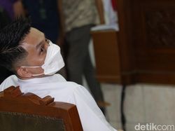 Tanpa Izin Ambil CCTV Bikin Chuck Dituntut 2 Tahun Penjara