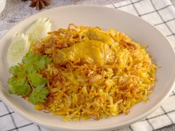 Resep Nasi Kari Ayam Rice Cooker yang Harum Pulen untuk Makan Siang