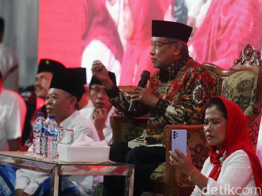 Said Aqil Bela Jokowi yang Sempat Diibaratkan Firaun oleh Cak Nun