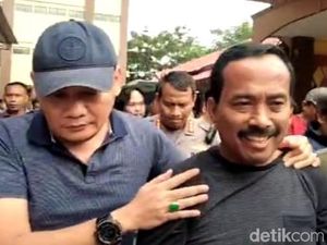 Video Eks Walkot Blitar Tersangka Perampokan Digelandang Polisi Video Eks Walkot Blitar Tersangka Perampokan Digelandang Polisi